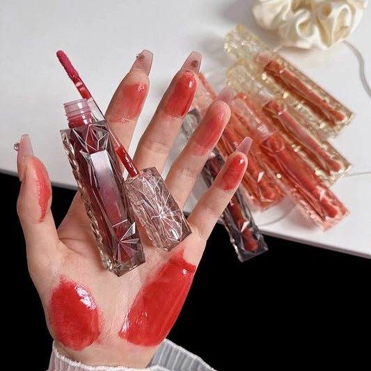 Lip gloss con tono bajo en color